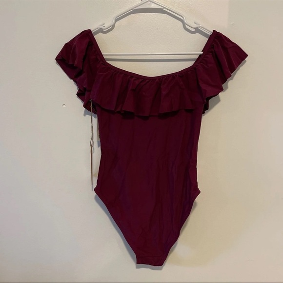 NWT Cabana Del Sol off the shoulder ruffle one piece swimsuit small - Picture 2 of 6